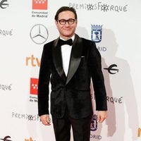 Carlos Santos en la alfombra roja de los Premios Forqué 2020