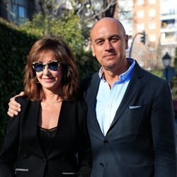 Ana Rosa Quintana celebrando su 64 cumpleaños con su marido