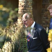 El Duque de Edimburgo y el Príncipe Harry en Chelsea Flower Show