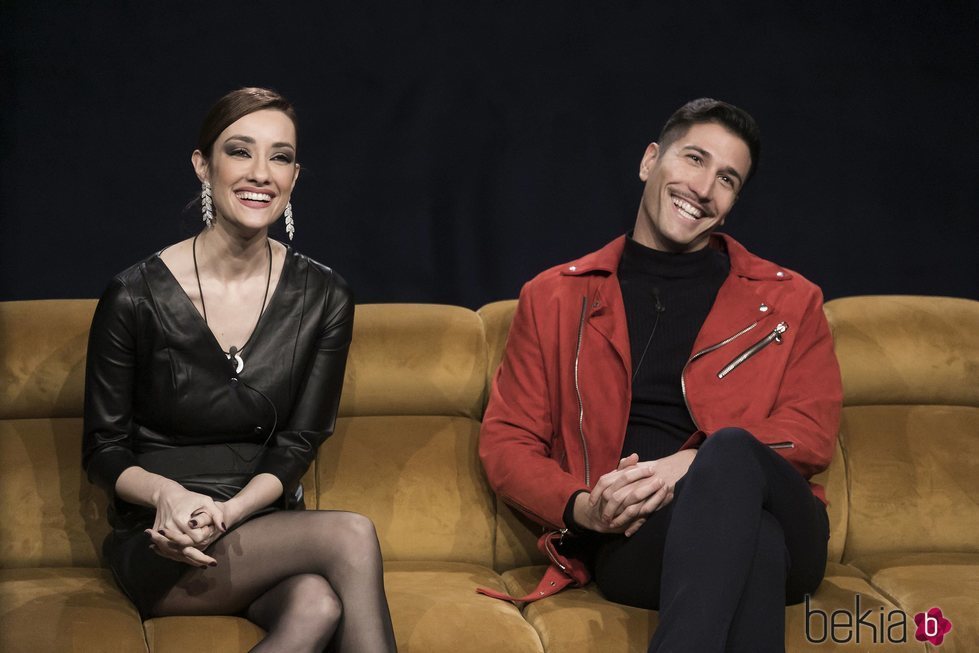 Adara Molinero y Gianmarco Onestini en la gala de estreno de 'El tiempo del descuento'