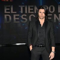 Luca Onestini en la gala de estreno de 'El tiempo del descuento'