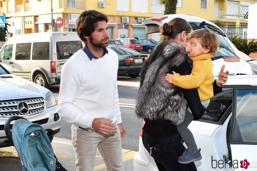 Cayetano Rivera celebra su 43 cumpleaños con Eva González y su hijo