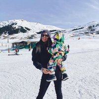 Laura Matamoros en Baqueira Beret con su hijo Matías