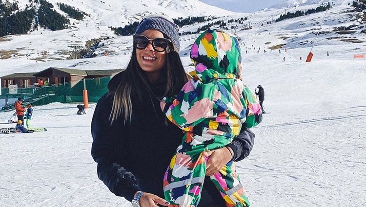 Laura Matamoros en Baqueira Beret con su hijo Matías