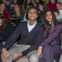 Victoria Federica junto a dos amigos en el desfile de We Love Flamenco 2020