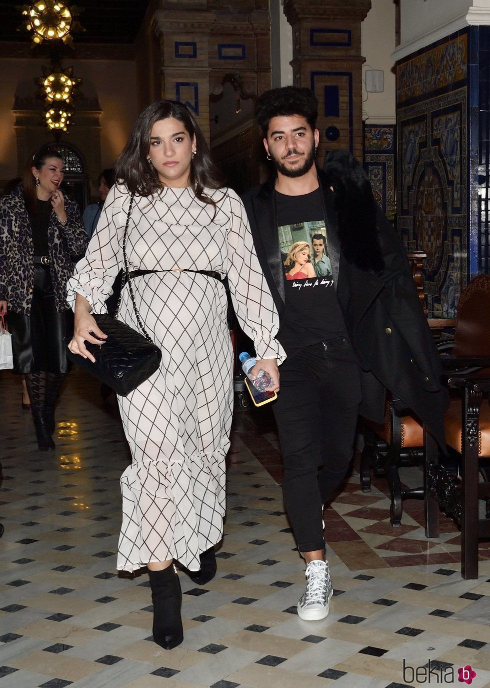 Alma Bollo con su novio en el desfile 'We Love Flamenco'