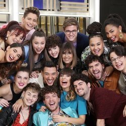 Los concursantes de 'OT 2020' posan con Noemí Galera en la Gala 0