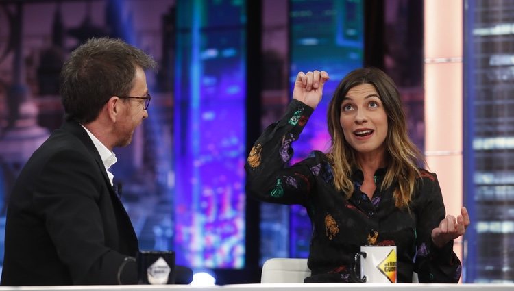 Natalia Tena con Pablo Motos en 'El hormiguero' presentando la película 'Te quiero, imbécil'