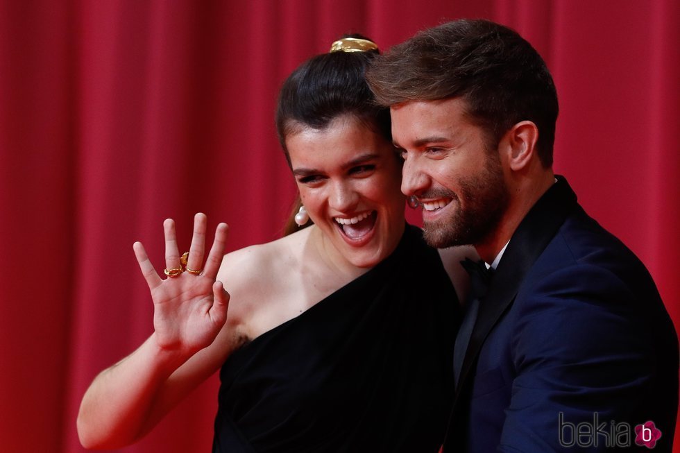 Amaia Romero y Pablo Alborán en la alfombra roja de los Goya 2020