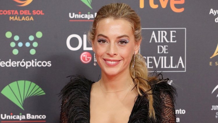 Belén Écija, hija de Belén Rueda, en la alfombra roja de los Goya 2020