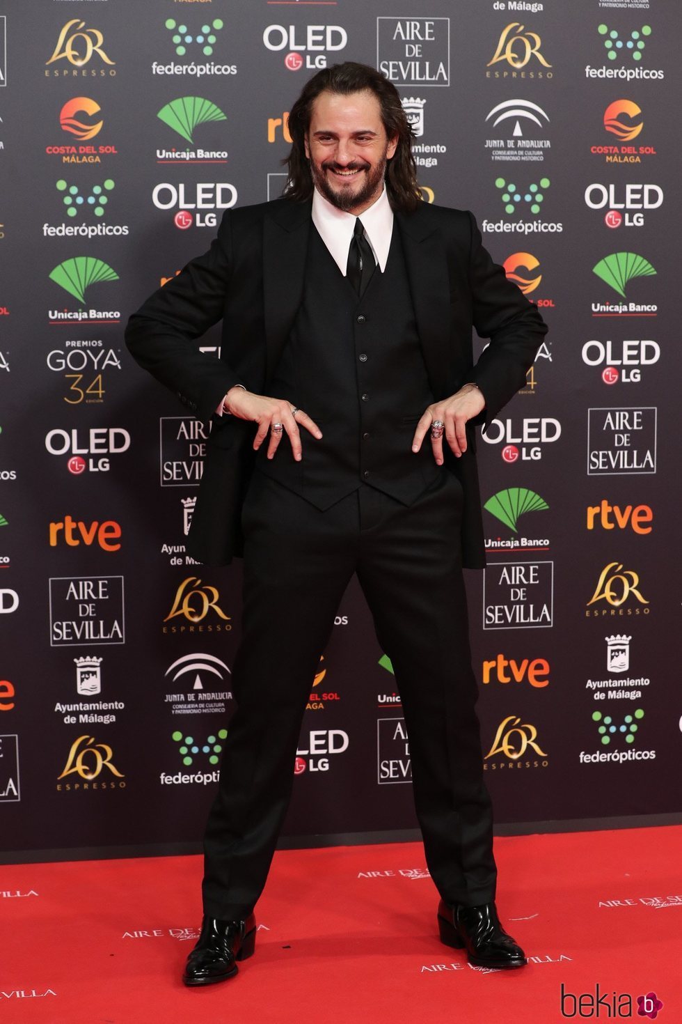 Asier Etxeandía en la alfombra roja de los Goya 2020