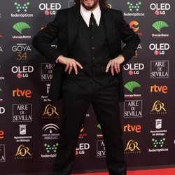 Asier Etxeandía en la alfombra roja de los Goya 2020