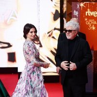 Penélope Cruz y Pedro Almodóvar en la alfombra roja de los Goya 2020