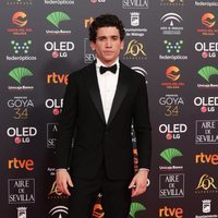 Jaime Lorente en la alfombra roja de los Goya 2020