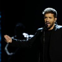 Pablo Alborán cantando en la gala de los Goya 2020