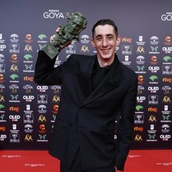 Enric Auquer con su Goya a Mejor Actor Revelación