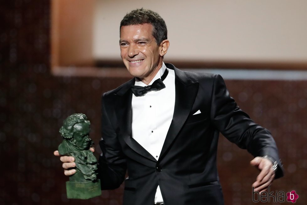 Antonio Banderas con su Goya 2020