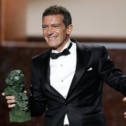 Antonio Banderas con su Goya 2020