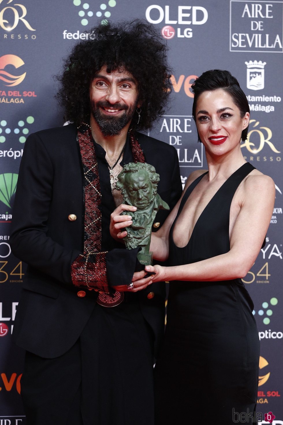 Ara Malikian y Natalia Moreno con su Goya 2020