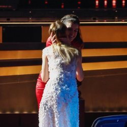 Amaia besa a María Esteve en el homenaje a Marisol en los Goya 2020