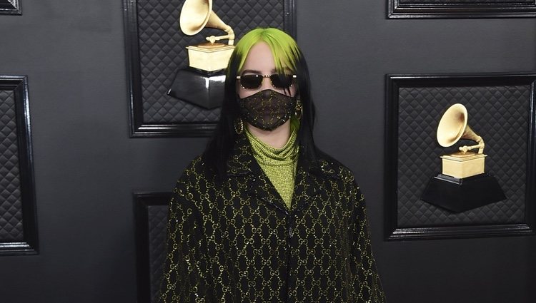 Billie Eilish en la alfombra roja de los Premios Grammy 2020