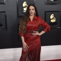 Rosalía en la alfombra roja de los Premios Grammy 2020