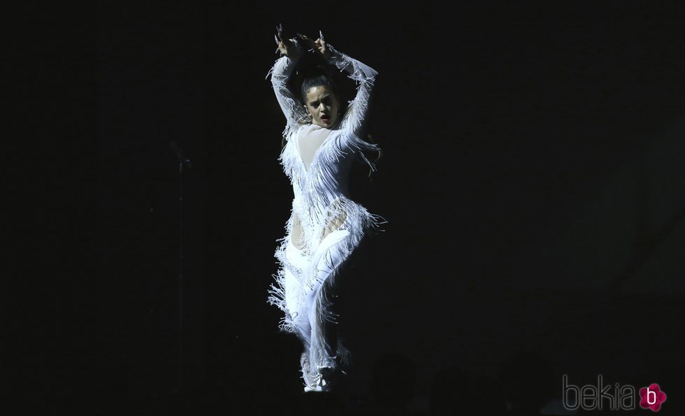 Rosalía actuando en los Premios Grammy 2020