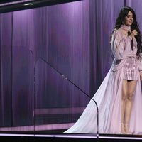 Camila Cabello actuando en los Premios Grammy 2020