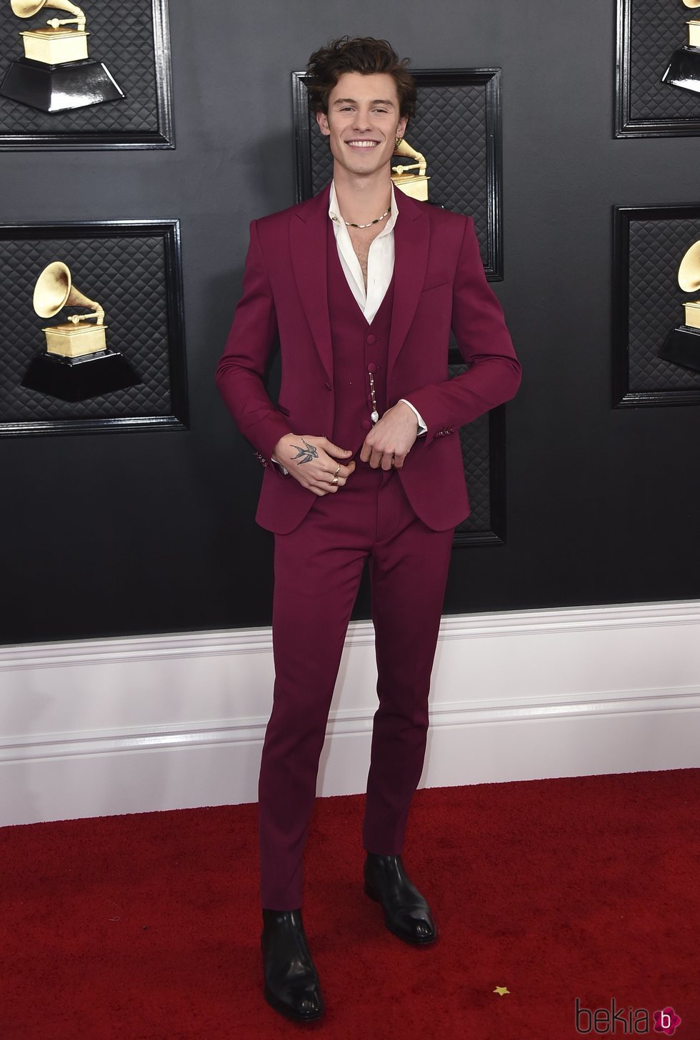 Shawn Mendes en la alfombra roja de los Premios Grammy 2020