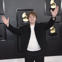 Lewis Capaldi en la alfombra roja de los Premios Grammy 2020