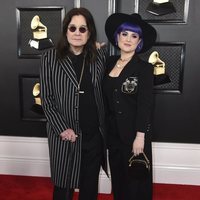 Ozzy Osbourne y Kelly Osbourne en la alfombra roja de los Premios Grammy 2020