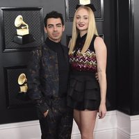 Joe Jonas y Sophie Turner en la alfombra roja de los Premios Grammy 2020