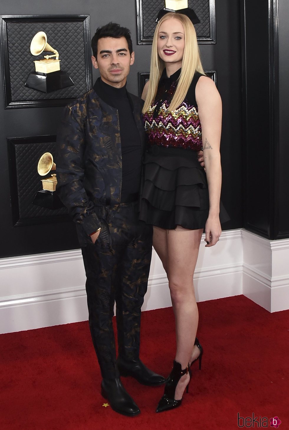 Joe Jonas y Sophie Turner en la alfombra roja de los Premios Grammy 2020