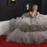 Ariana Grande, espectacular en la alfombra roja de los Premios Grammy 2020