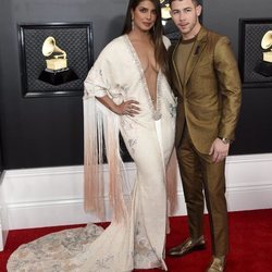 Priyanka Chopra y Nick Jonas en la alfombra roja de los Premios Grammy 2020