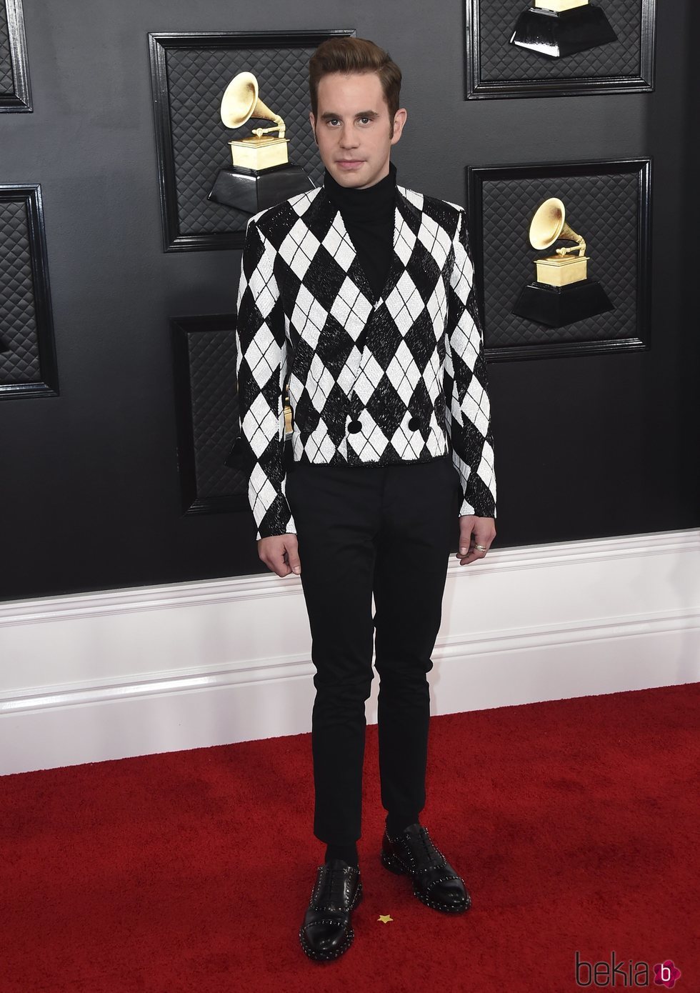 Ben Platt en la alfombra roja de los Premios Grammy 2020