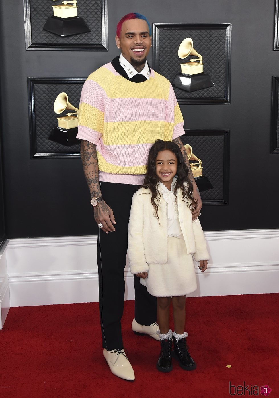 Chris Brown con su hija Royalty en la alfombra roja de los Premios Grammy 2020