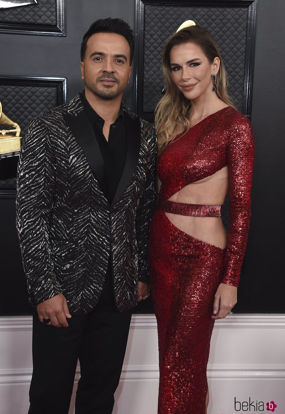 Luis Fonsi y Águeda López en la alfombra roja de los Premios Grammy 2020