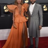 Chrissy Teigen y John Legend en la alfombra roja de los Premios Grammy 2020