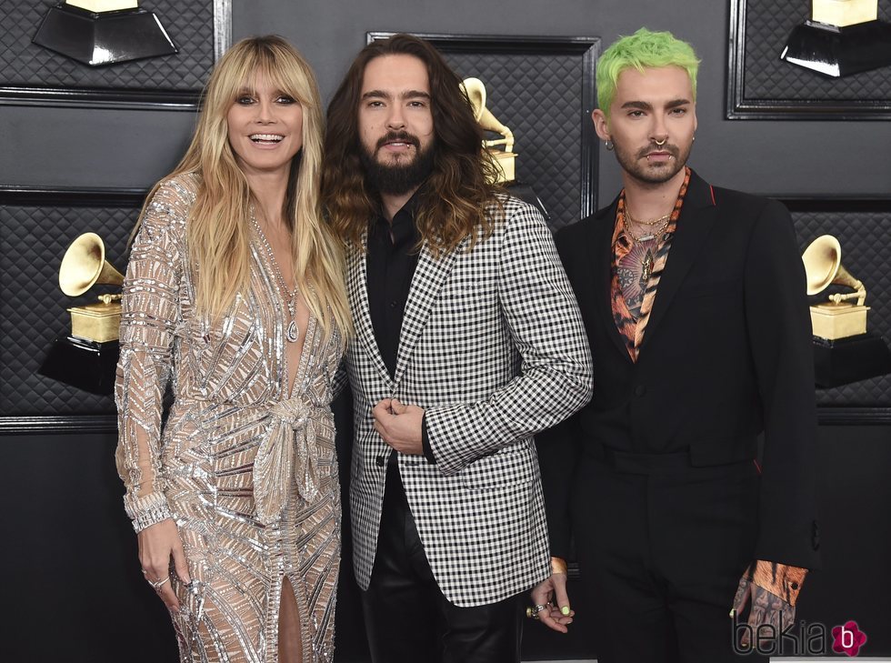 Heidi Klum, Tom Kaulitz y Bill Kaulitz en la alfombra roja de los Premios Grammy 2020