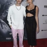 Justin Bieber presentando 'Justin Bieber: Seasons' con Hailey Baldwin