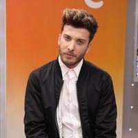 Blas Cantó posa sonriente en la presentación de la canción 'Universo', tema para Eurovisión 2020