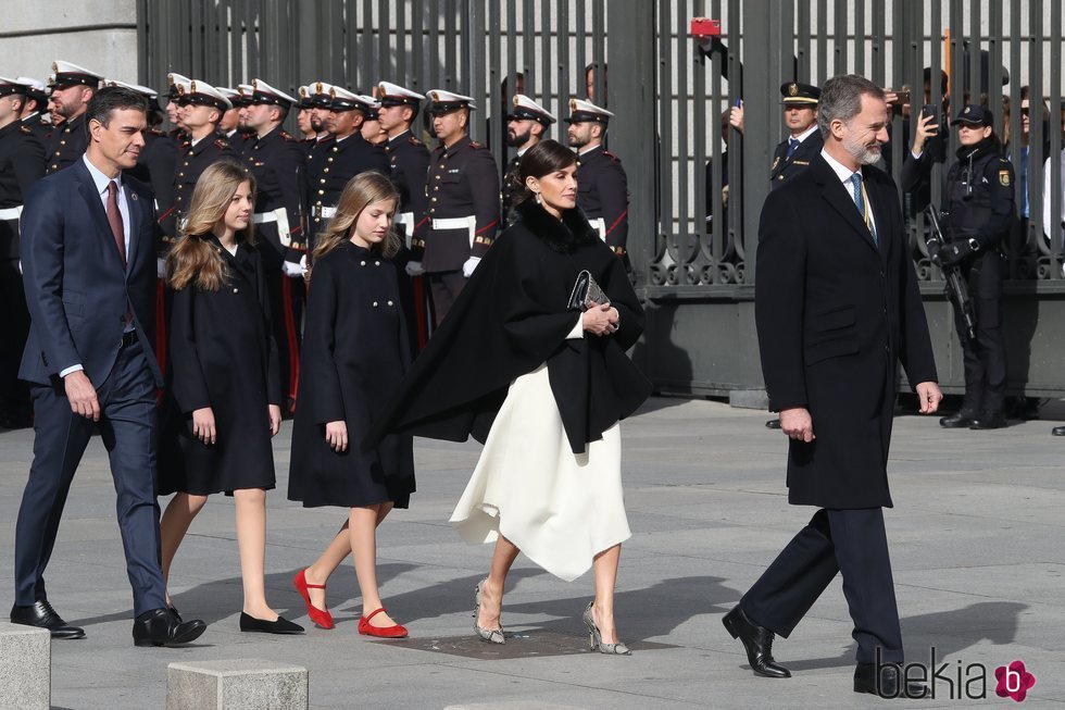 Los Reyes Felipe y Letizia, La Princesa Leonor, la Infanta Sofía y el Presidente Pedro Sánchez en la Apertura de la XIV Legislatura