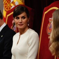 La Reina Letizia mira a su hija, la Princesa Leonor, en la Apertura de la XIV Legislatura