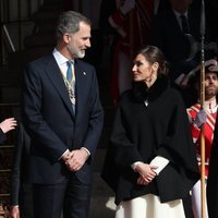 Los Reyes Felipe y Letizia hablando en la Apertura de la XIV Legislatura