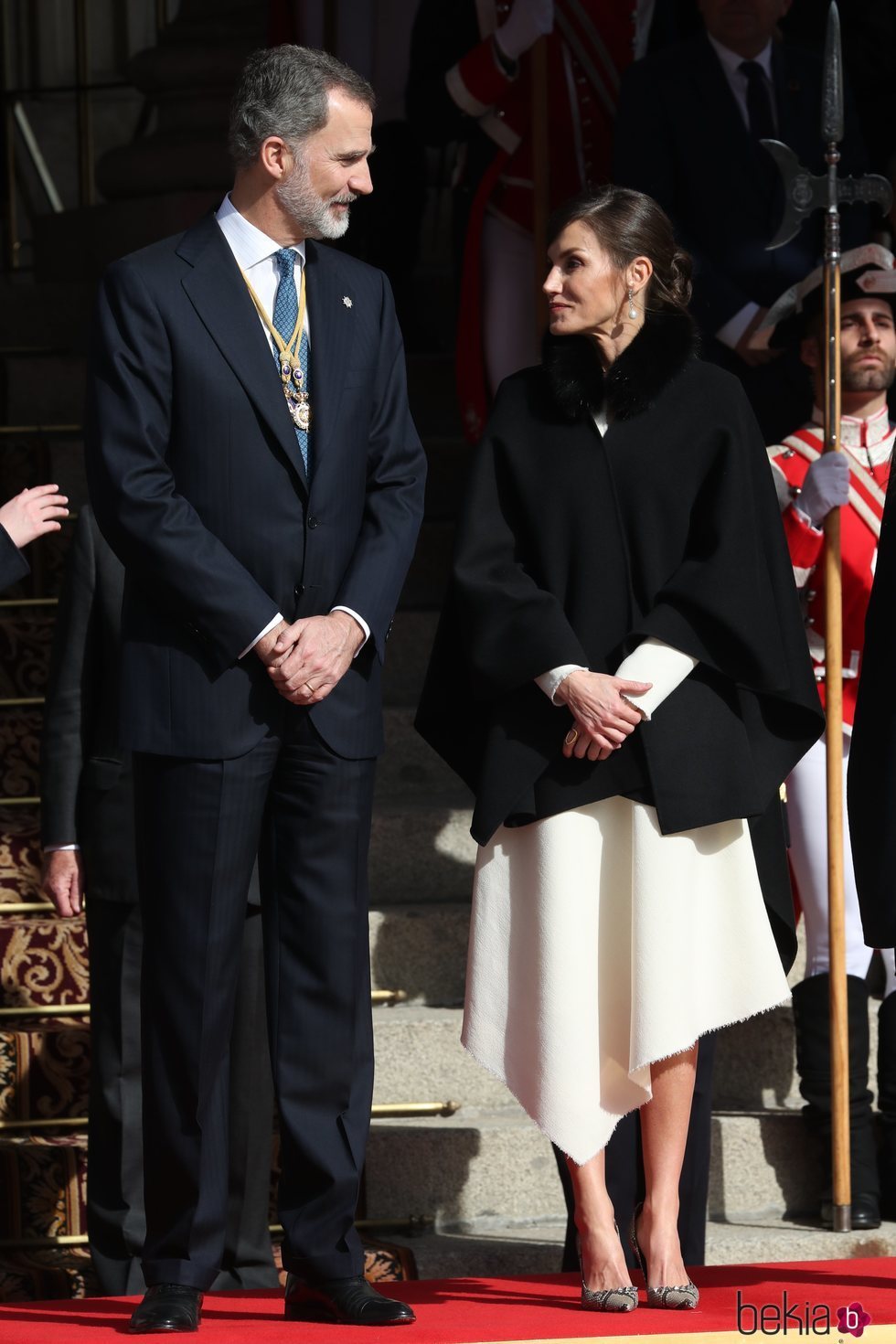 Los Reyes Felipe y Letizia hablando en la Apertura de la XIV Legislatura