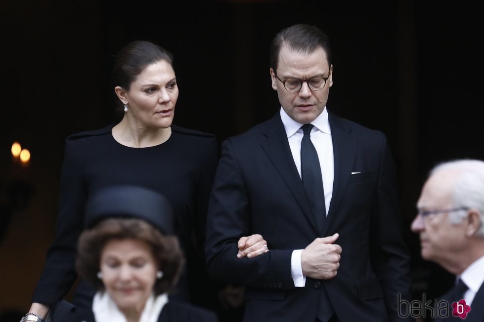 Los Príncipes Victoria y Daniel de Suecia en el funeral de Dagmar von Arbin