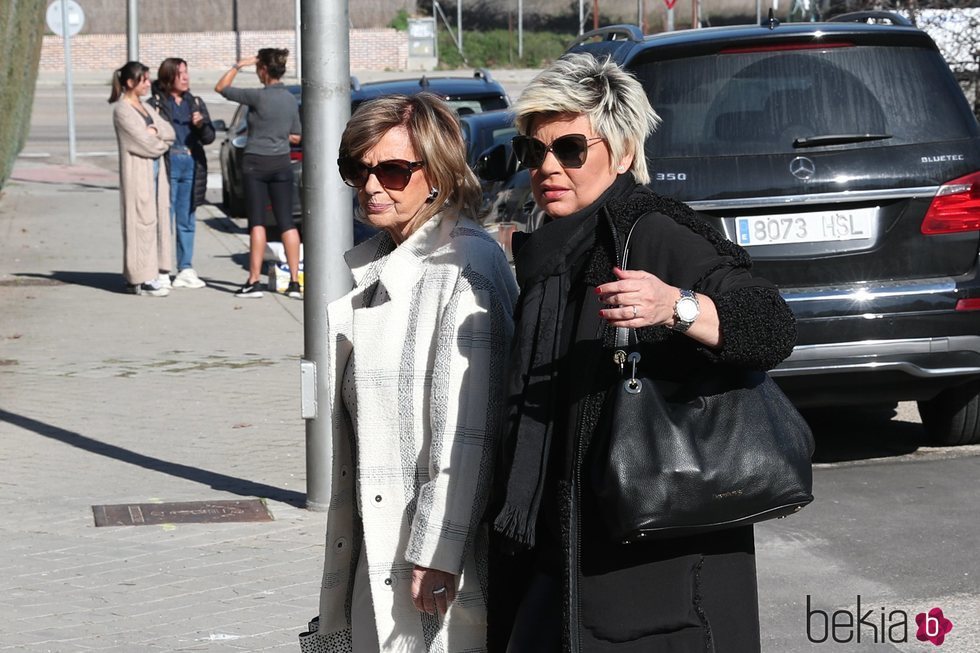 María Teresa Campos y Terelu Campos viendo pisos por Madrid