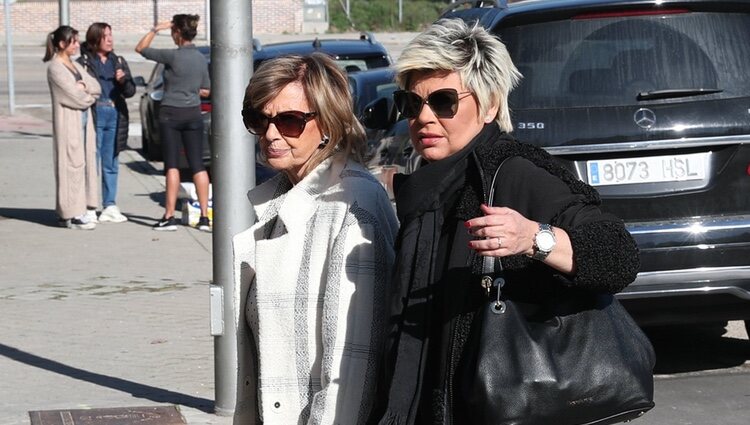 María Teresa Campos y Terelu Campos viendo pisos por Madrid