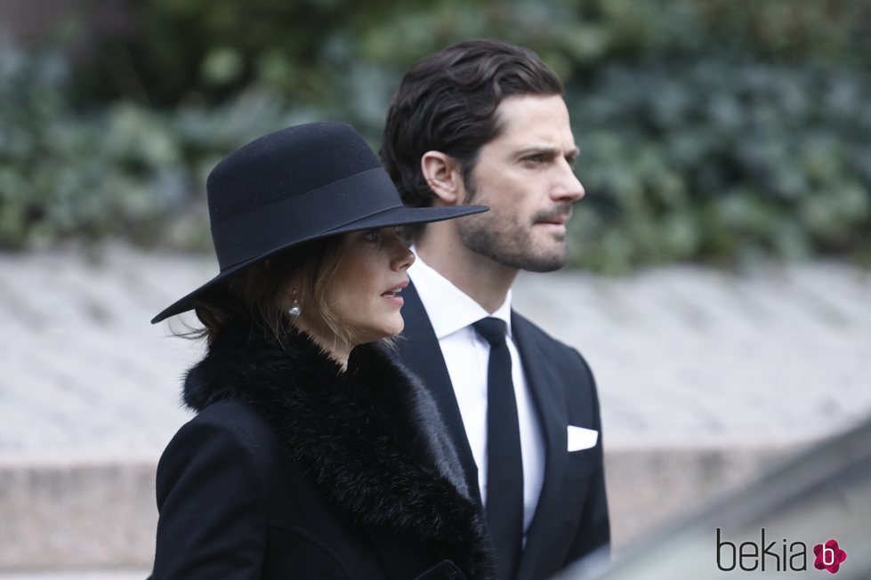 Los Príncipes Carlos Felipe y Sofía de Suecia en el funeral de Dagmar von Arbin